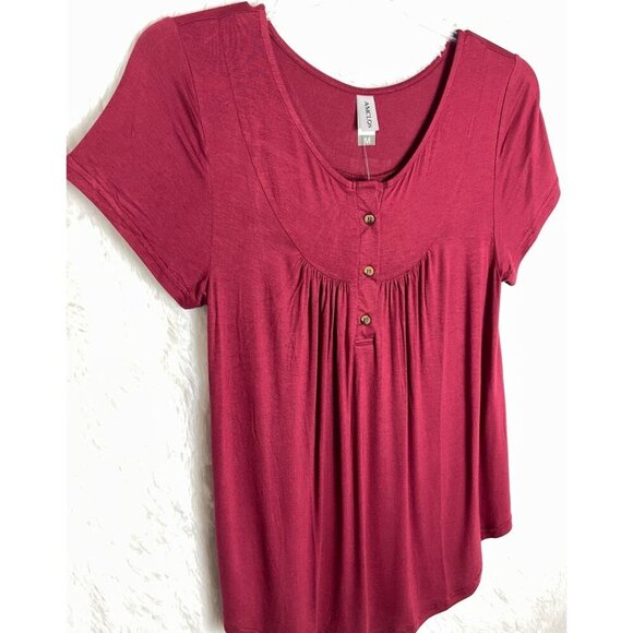 NWT Amclos Medium Short Sleeve Maroon Top Flowy Buttons Stretchy - Picture 5 of 7